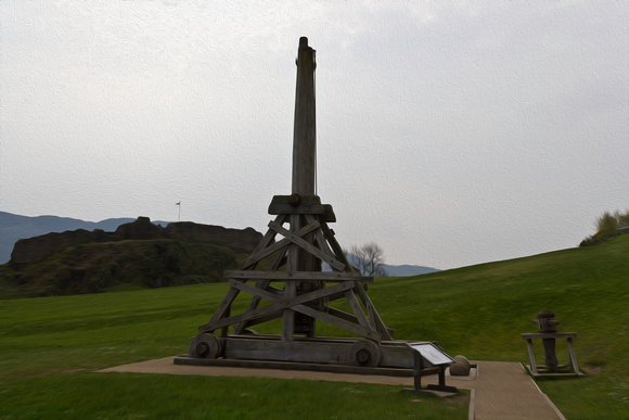 Replica of wooden trebuchet and the ruins of the Urquhart Castle